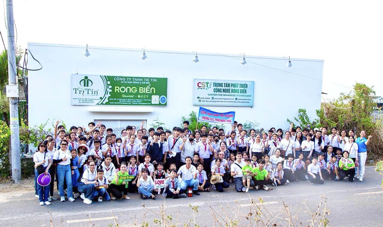 5 Trường THCS Trần Nhân Tông tham quan nhà xưởng