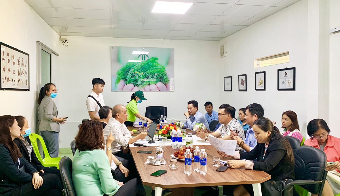 Tổ chấm điểm OCOP làm việc tại công ty Trí Tín