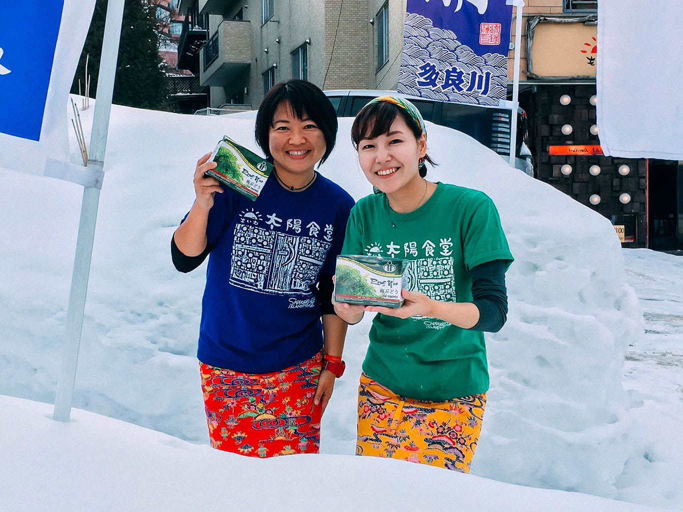 Khách hàng Nhật Bản dùng rong nho Trí Tín